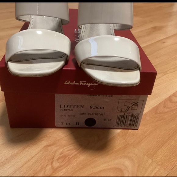 Salvatore Ferragamo pink and beige sandals. - Picture 6 of 11